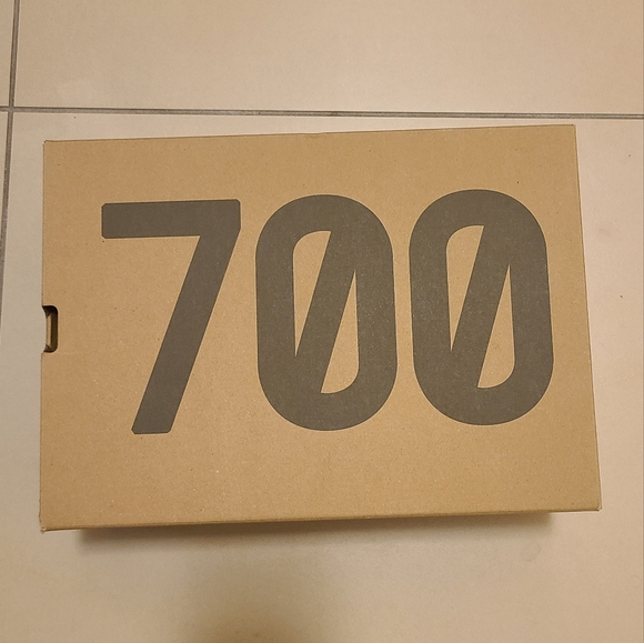 Adidas Yeezy 700 v2 tephra - Picture 5 of 5